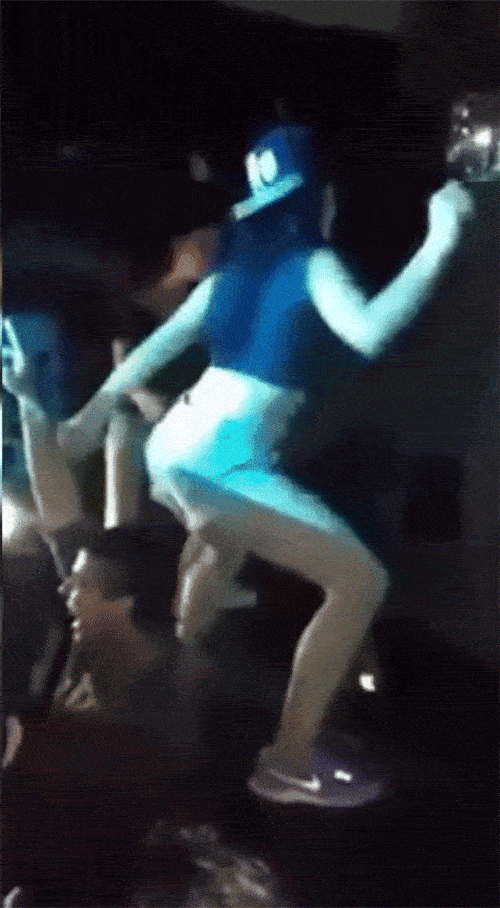 18 tiết mục nhảy nhót thảm họa của các dancer cây nhà lá vườn - Ảnh 8.