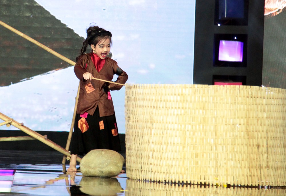 Tin Tin làm gấu trúc ú nu, lắc hông cực yêu khiến giám khảo phát cuồng - Ảnh 13. Tin Tin làm gấu trúc ú nu, lắc hông cực yêu khiến giám khảo phát cuồng - Ảnh 13.