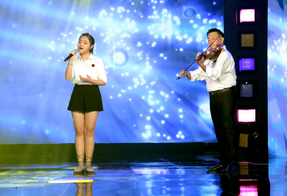 Tin Tin làm gấu trúc ú nu, lắc hông cực yêu khiến giám khảo phát cuồng - Ảnh 15. Tin Tin làm gấu trúc ú nu, lắc hông cực yêu khiến giám khảo phát cuồng - Ảnh 15.