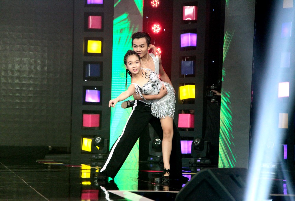 Tin Tin làm gấu trúc ú nu, lắc hông cực yêu khiến giám khảo phát cuồng - Ảnh 21. Tin Tin làm gấu trúc ú nu, lắc hông cực yêu khiến giám khảo phát cuồng - Ảnh 21.