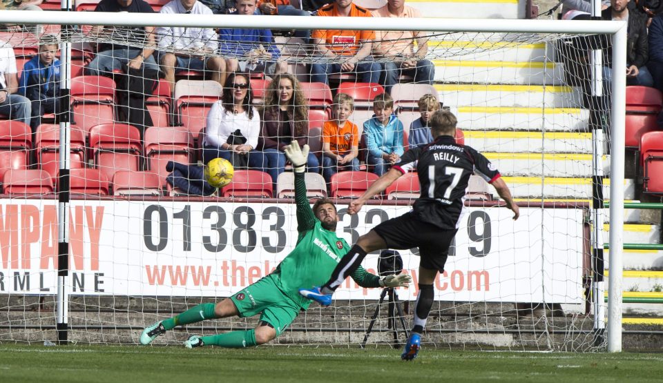 Choáng: Thủ môn 3 lần liên tiếp cản phá phạt đền thành công chỉ trong 1 hiệp - Ảnh 2. Choáng: Thủ môn 3 lần liên tiếp cản phá phạt đền thành công chỉ trong 1 hiệp - Ảnh 2.