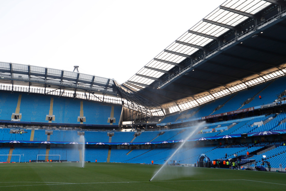 Vì sao sân Etihad của Man City lại nồng nặc mùi tỏi? - Ảnh 3. Vì sao sân Etihad của Man City lại nồng nặc mùi tỏi? - Ảnh 3.