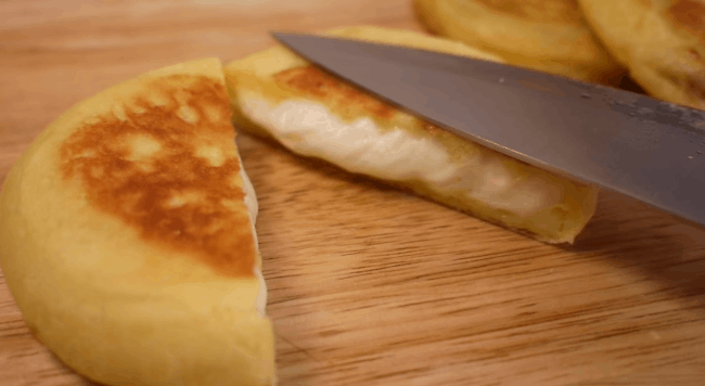 Hotteok phô mai - món pancake kiểu Hàn vừa dễ vừa quá ngon - Ảnh 8.