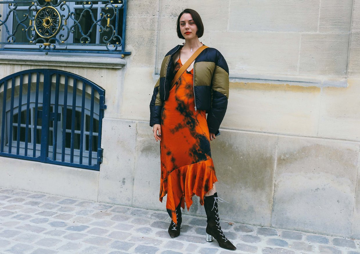 Làm lố là xưa rồi, đường phố Milan và Paris tràn ngập street style đơn giản như... đi chơi thôi - Ảnh 30. Làm lố là xưa rồi, đường phố Milan và Paris tràn ngập street style đơn giản như... đi chơi thôi - Ảnh 30.