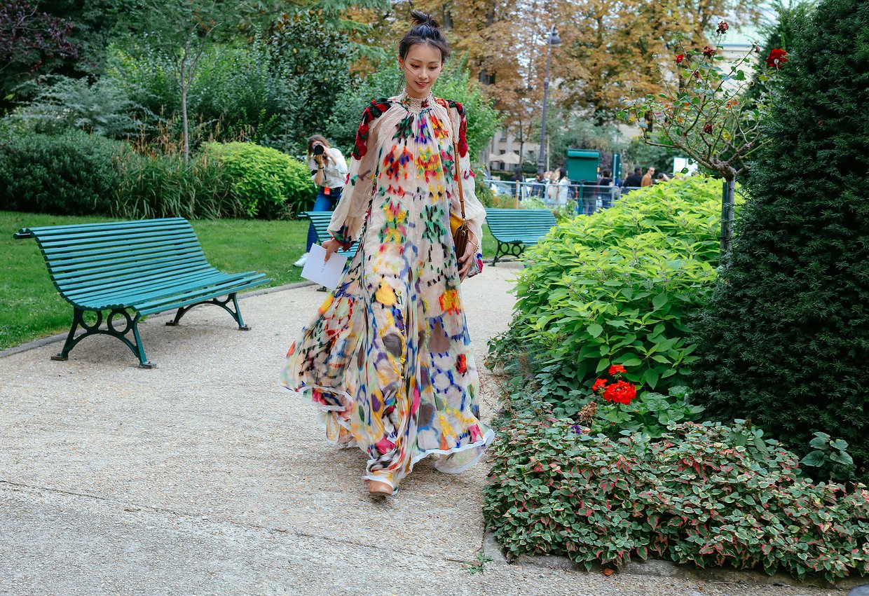 Làm lố là xưa rồi, đường phố Milan và Paris tràn ngập street style đơn giản như... đi chơi thôi - Ảnh 35. Làm lố là xưa rồi, đường phố Milan và Paris tràn ngập street style đơn giản như... đi chơi thôi - Ảnh 35.