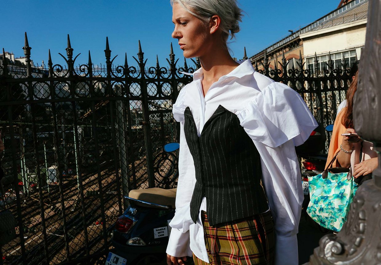 Làm lố là xưa rồi, đường phố Milan và Paris tràn ngập street style đơn giản như... đi chơi thôi - Ảnh 43. Làm lố là xưa rồi, đường phố Milan và Paris tràn ngập street style đơn giản như... đi chơi thôi - Ảnh 43.