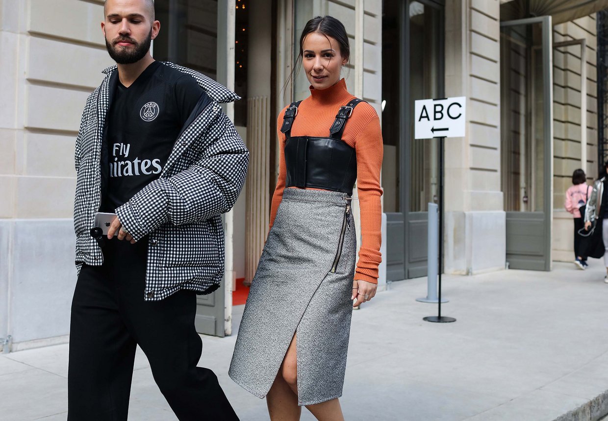 Làm lố là xưa rồi, đường phố Milan và Paris tràn ngập street style đơn giản như... đi chơi thôi - Ảnh 46. Làm lố là xưa rồi, đường phố Milan và Paris tràn ngập street style đơn giản như... đi chơi thôi - Ảnh 46.