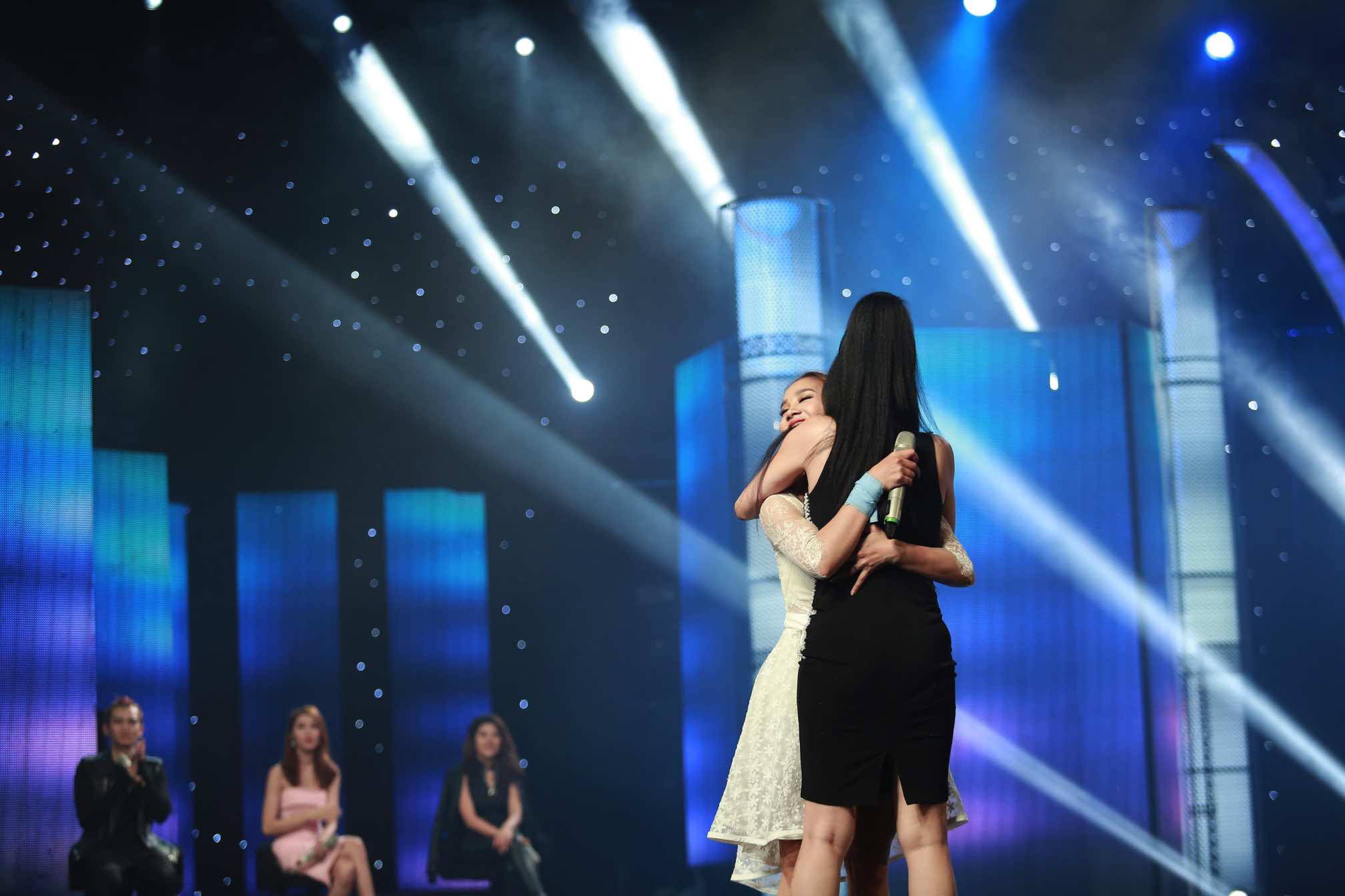 Hoán đổi: Phạm Lịch lại chiến thắng nhờ trai 6 múi, BB Trần hóa Hà Hồ nhảy sexy - Ảnh 11. Hoán đổi: Phạm Lịch lại chiến thắng nhờ trai 6 múi, BB Trần hóa Hà Hồ nhảy sexy - Ảnh 11.