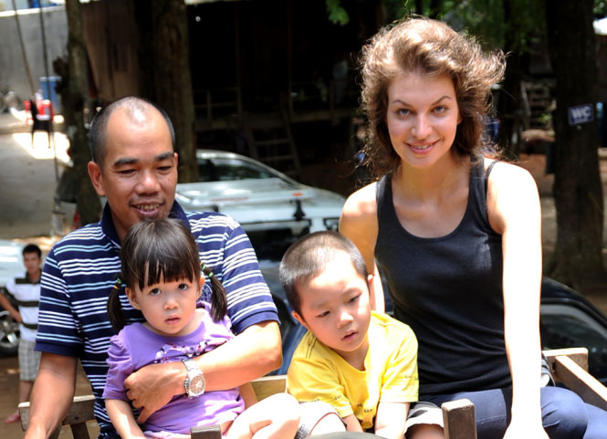 Người mẫu Tây lận đận giữa Sài Gòn - Ảnh 1. Người mẫu Tây lận đận giữa Sài Gòn - Ảnh 1.