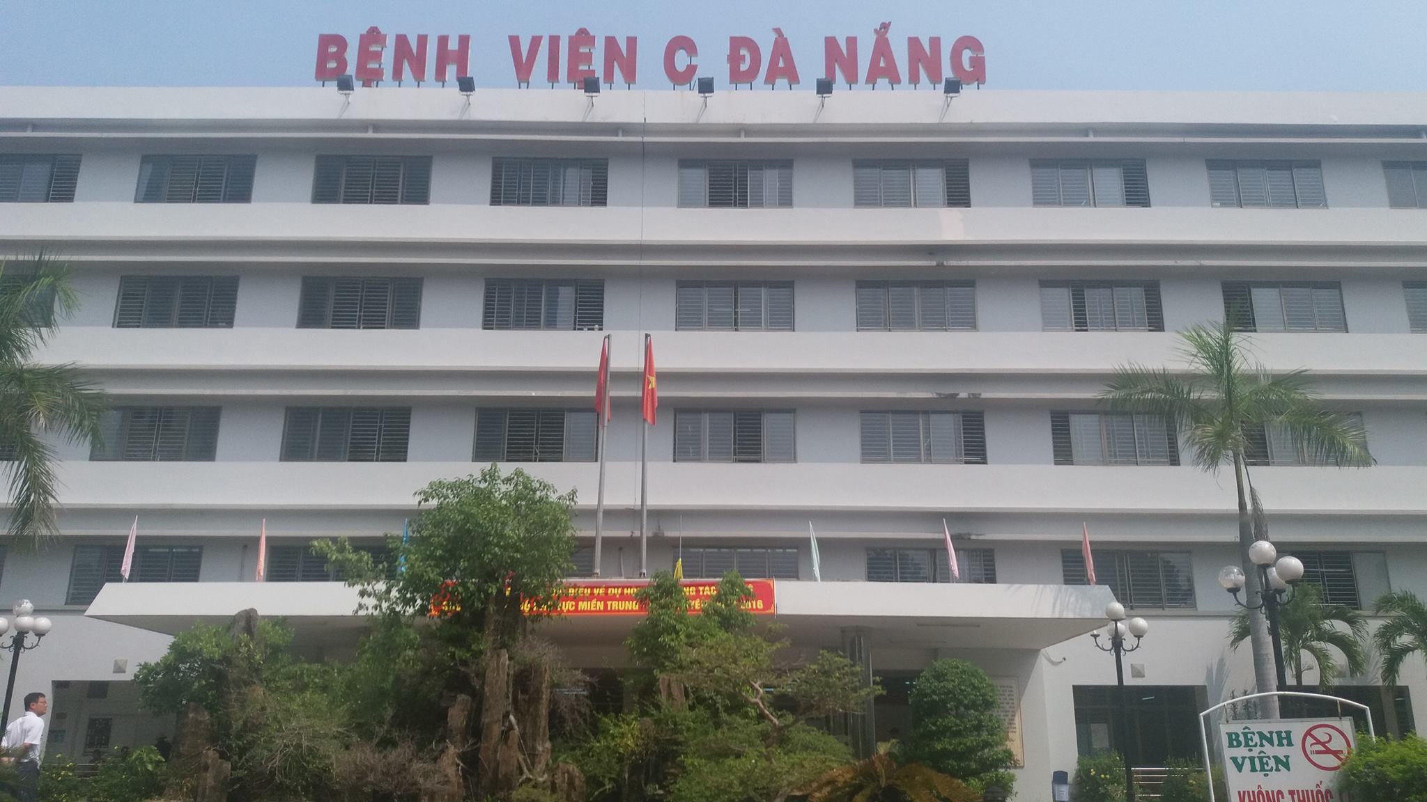 Đà Nẵng: Thầy giáo nhảy từ tầng 8 bệnh viện tự tử - Ảnh 1. Đà Nẵng: Thầy giáo nhảy từ tầng 8 bệnh viện tự tử - Ảnh 1.