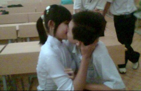 Nam sinh cấp hai chui đầu vào áo bạn nữ và nỗi lo của cha mẹ - Ảnh 2.