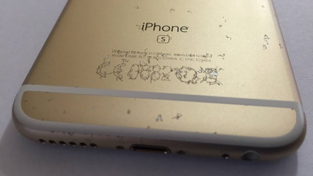 iPhone 7 cũng bị tróc sơn chẳng khác gì iPhone 6s: Chất lượng gia công của Apple ngày càng tệ? - Ảnh 1.