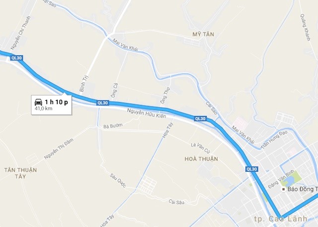 Nữ sinh bị xe tải cán nát hai chân - Ảnh 1.