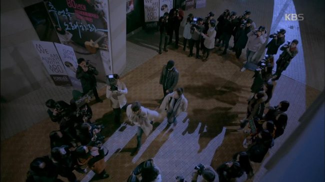 Uncontrollably Fond: Kim Woo Bin tỏ tình với Suzy trước toàn thể người hâm mộ - Ảnh 23.