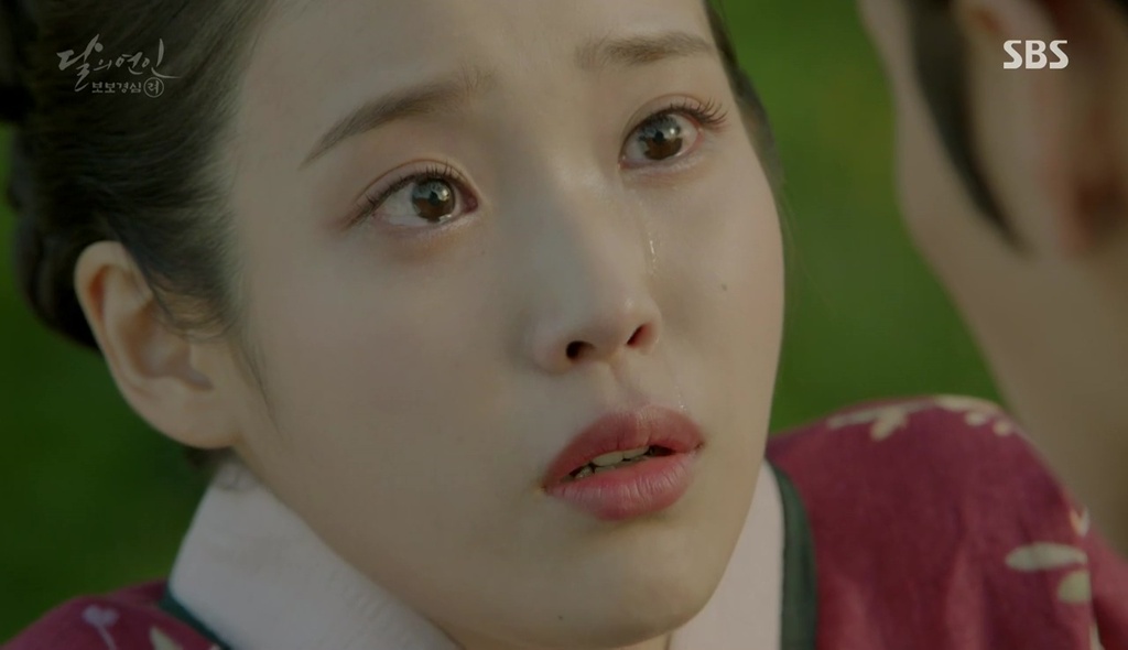 “Moon Lovers”: Diễn xuất của IU ngày càng thuyết phục được khán giả? - Ảnh 13. “Moon Lovers”: Diễn xuất của IU ngày càng thuyết phục được khán giả? - Ảnh 13.