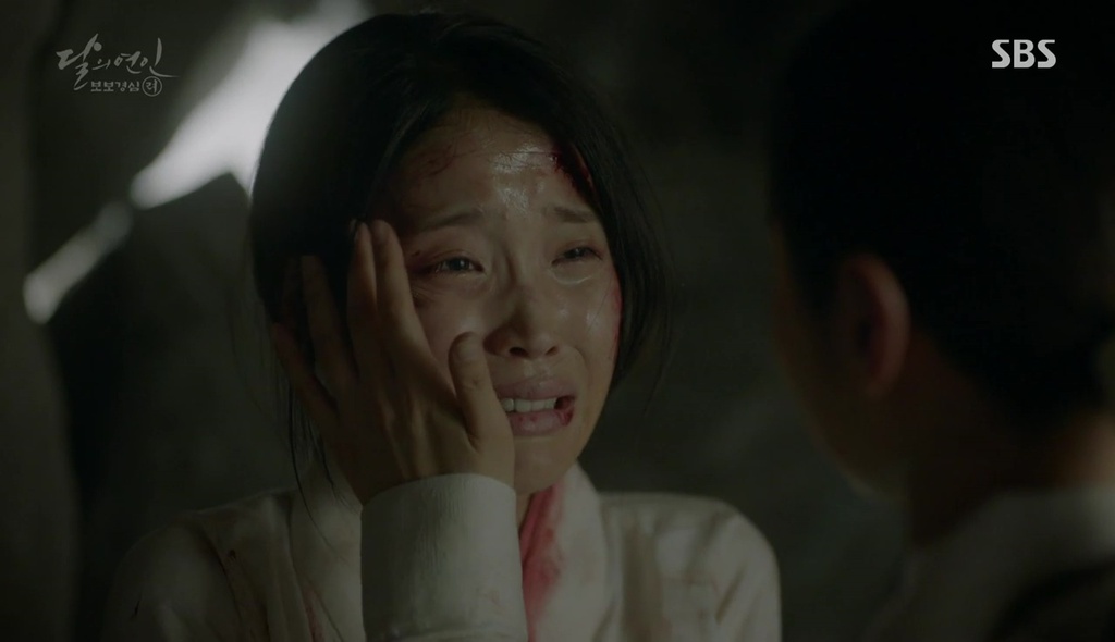 “Moon Lovers”: Diễn xuất của IU ngày càng thuyết phục được khán giả? - Ảnh 19. “Moon Lovers”: Diễn xuất của IU ngày càng thuyết phục được khán giả? - Ảnh 19.