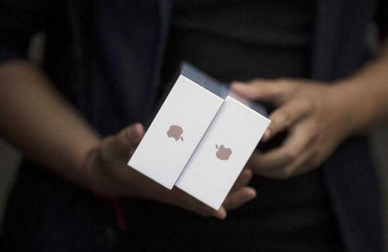 Apple nói iPhone 7 chống nước nhưng mọi thứ có thể không như bạn nghĩ - Ảnh 5. Apple nói iPhone 7 chống nước nhưng mọi thứ có thể không như bạn nghĩ - Ảnh 5.