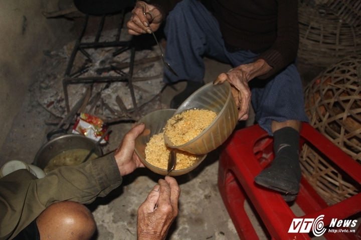 Đợt lũ trước đã cuốn trôi 50 con gà, lần này thì chẳng còn gì mà trôi nữa - Ảnh 2. Đợt lũ trước đã cuốn trôi 50 con gà, lần này thì chẳng còn gì mà trôi nữa - Ảnh 2.