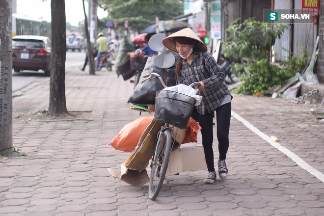 Cô bé đồng nát và những lời trách móc, dè bỉu khi cố gắng tới trường học - Ảnh 4. Cô bé đồng nát và những lời trách móc, dè bỉu khi cố gắng tới trường học - Ảnh 4.