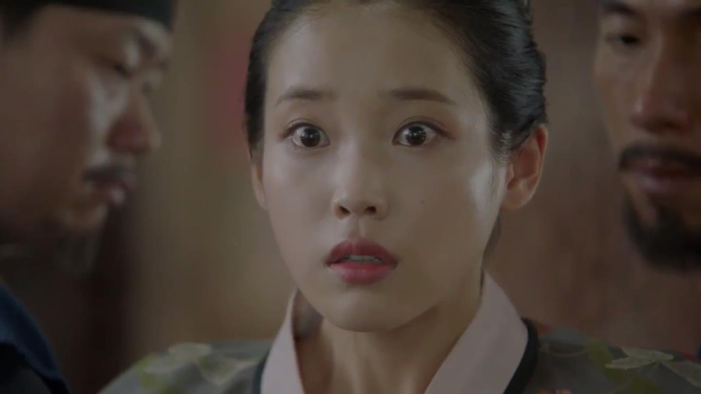 “Moon Lovers”: Diễn xuất của IU ngày càng thuyết phục được khán giả? - Ảnh 26. “Moon Lovers”: Diễn xuất của IU ngày càng thuyết phục được khán giả? - Ảnh 26.