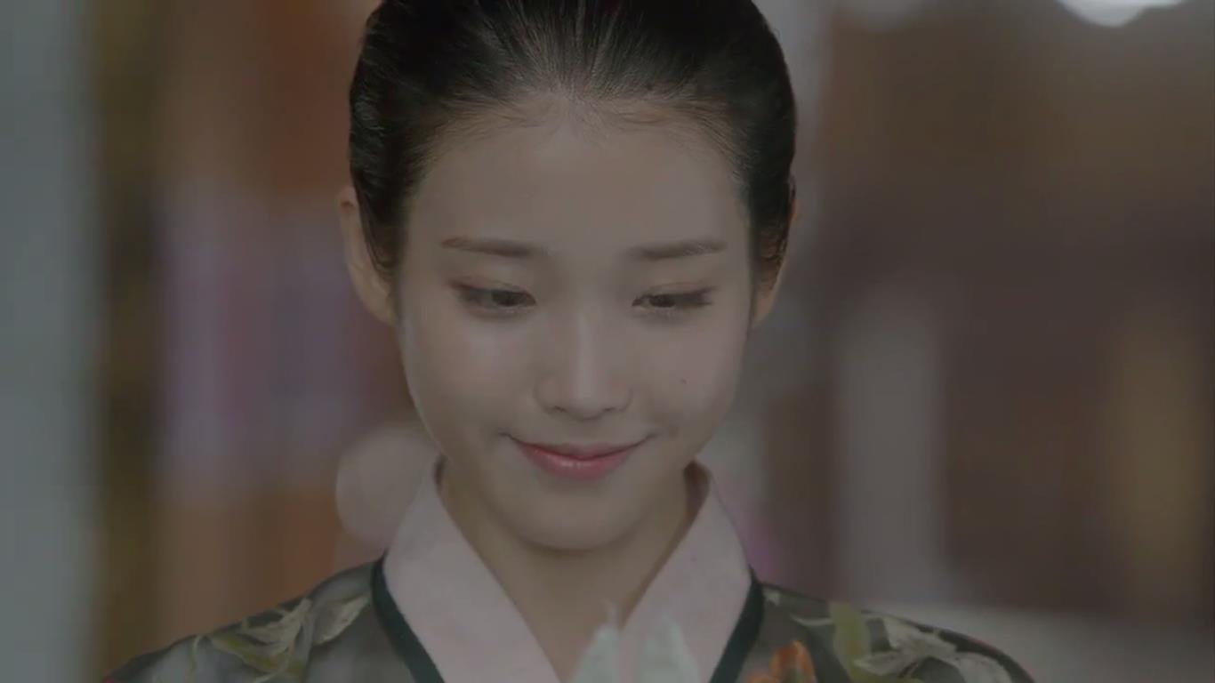 “Moon Lovers”: Diễn xuất của IU ngày càng thuyết phục được khán giả? - Ảnh 27. “Moon Lovers”: Diễn xuất của IU ngày càng thuyết phục được khán giả? - Ảnh 27.