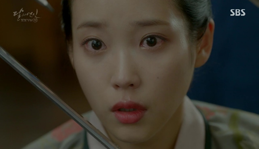 “Moon Lovers”: Diễn xuất của IU ngày càng thuyết phục được khán giả? - Ảnh 29. “Moon Lovers”: Diễn xuất của IU ngày càng thuyết phục được khán giả? - Ảnh 29.