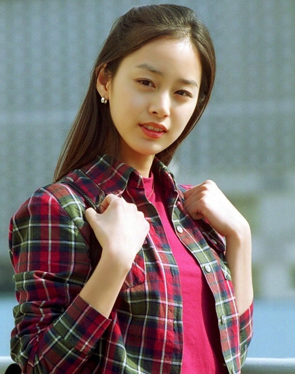 Vẫn biết Kim Tae Hee đẹp, nhưng không ngờ thời còn là sinh viên cô lại đẹp đến mức này - Ảnh 4.