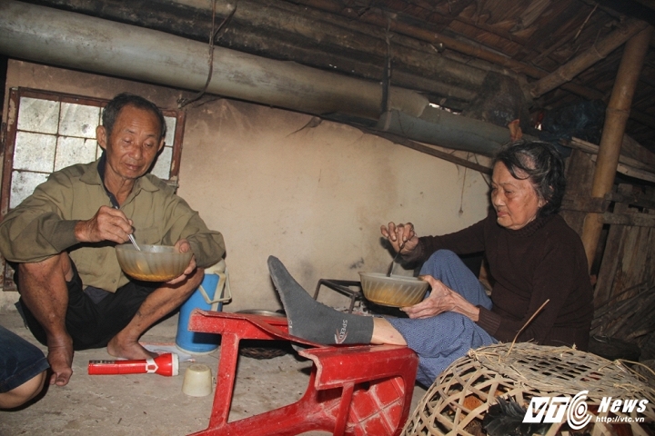 Đợt lũ trước đã cuốn trôi 50 con gà, lần này thì chẳng còn gì mà trôi nữa - Ảnh 3. Đợt lũ trước đã cuốn trôi 50 con gà, lần này thì chẳng còn gì mà trôi nữa - Ảnh 3.