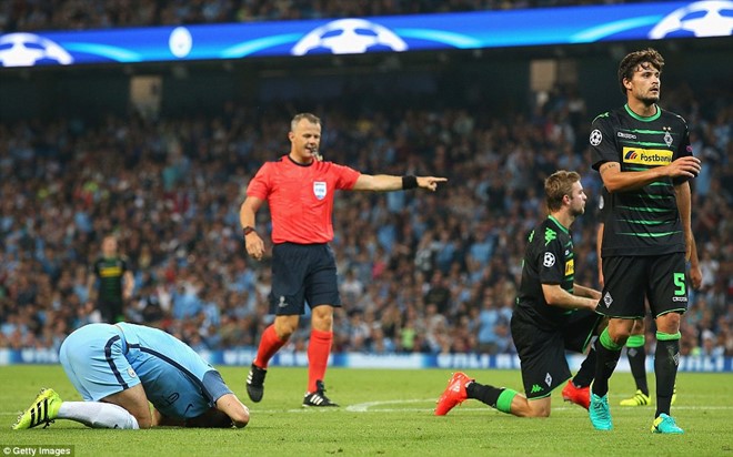 Aguero ghi 3 bàn, Man City của Guardiola ra quân hoàn hảo - Ảnh 6. Aguero ghi 3 bàn, Man City của Guardiola ra quân hoàn hảo - Ảnh 6.