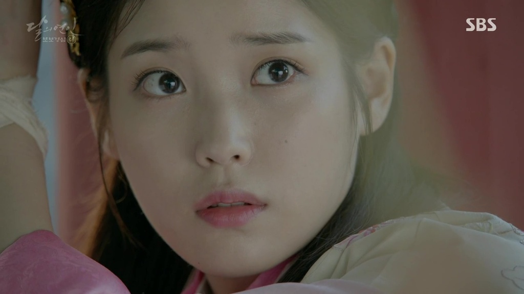 “Moon Lovers”: Diễn xuất của IU ngày càng thuyết phục được khán giả? - Ảnh 6. “Moon Lovers”: Diễn xuất của IU ngày càng thuyết phục được khán giả? - Ảnh 6.