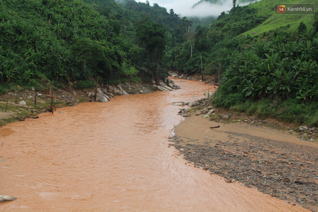 '. Tìm thấy thi thể nạn nhân vụ vỡ ống dẫn thủy điện Sông Bung 2 cách hiện trường 35 km .'