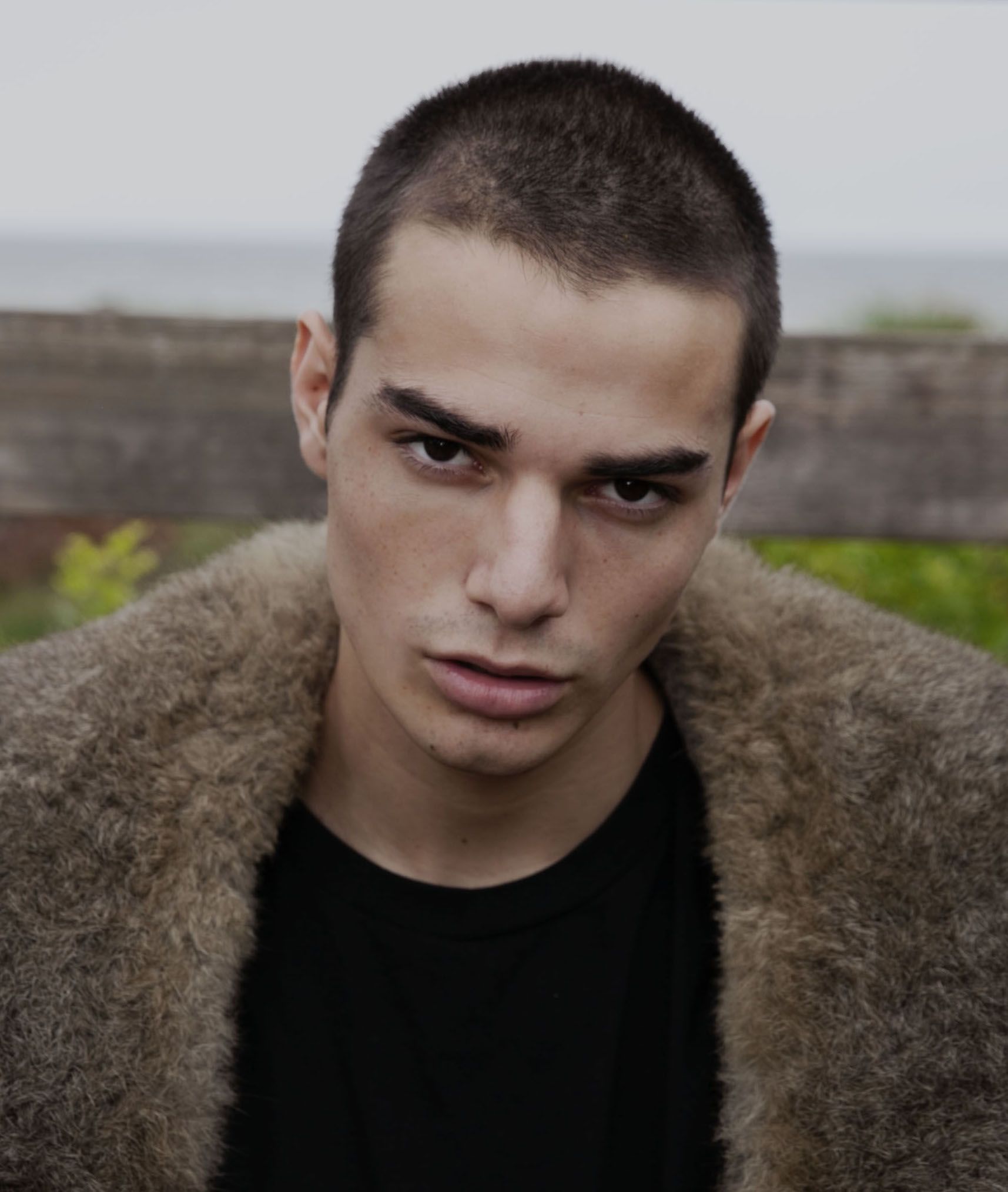 Truy tìm danh tính chàng mẫu nam cân nguyên dàn mẫu nữ trong show Saint Laurent - Ảnh 4. Truy tìm danh tính chàng mẫu nam cân nguyên dàn mẫu nữ trong show Saint Laurent - Ảnh 4.