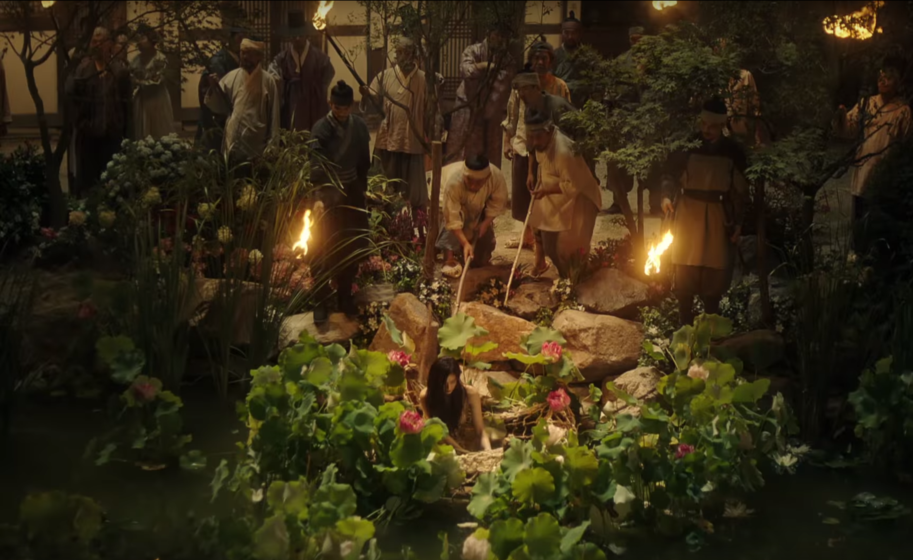 Lee Min Ho bơ vơ giữa biển, tiên cá Jeon Ji Hyun bơi lội tung tăng - Ảnh 12. Lee Min Ho bơ vơ giữa biển, tiên cá Jeon Ji Hyun bơi lội tung tăng - Ảnh 12.