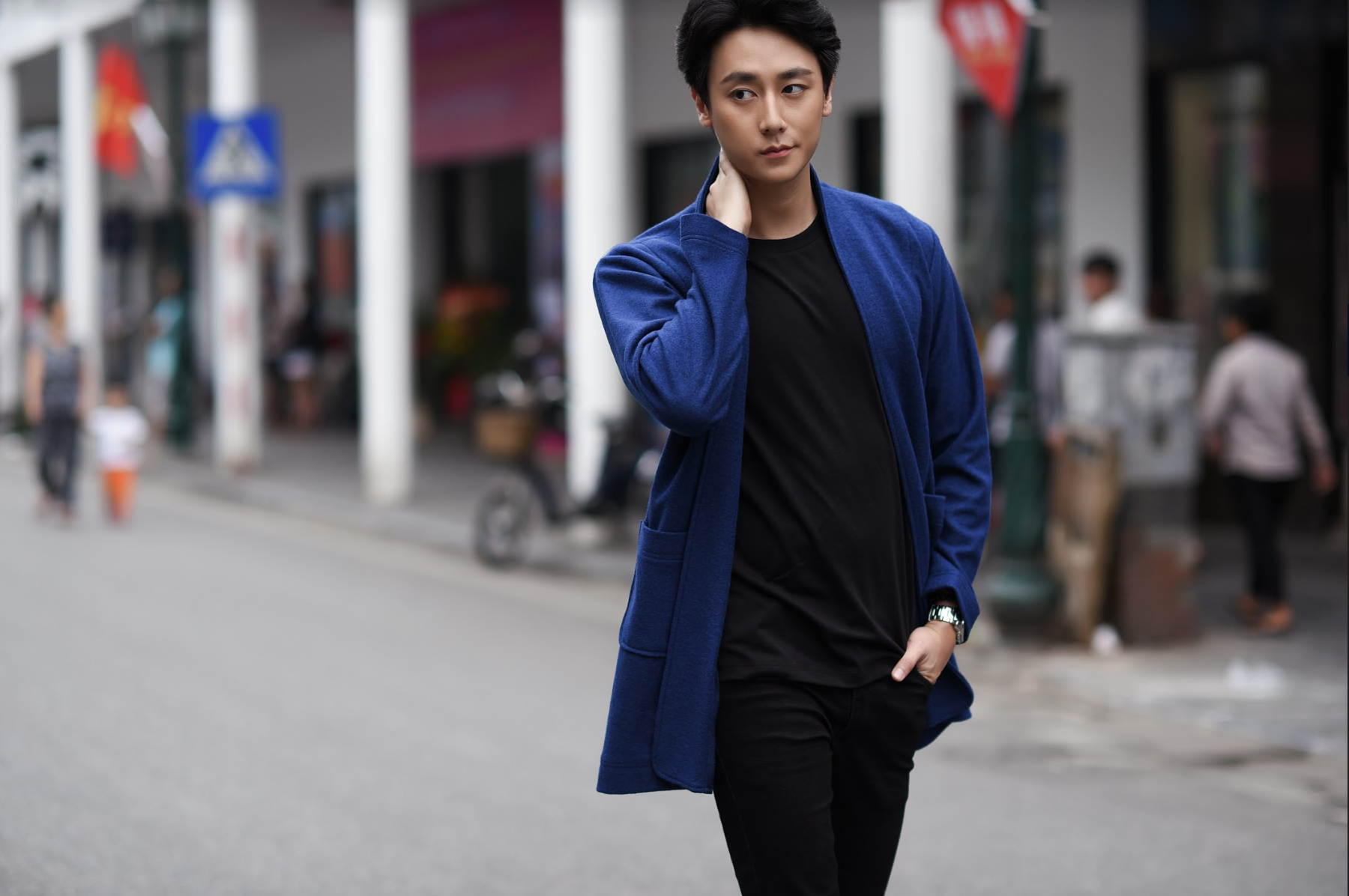 Rocker Nguyễn cực cuốn hút với street style ngày chớm đông - Ảnh 9. Rocker Nguyễn cực cuốn hút với street style ngày chớm đông - Ảnh 9.
