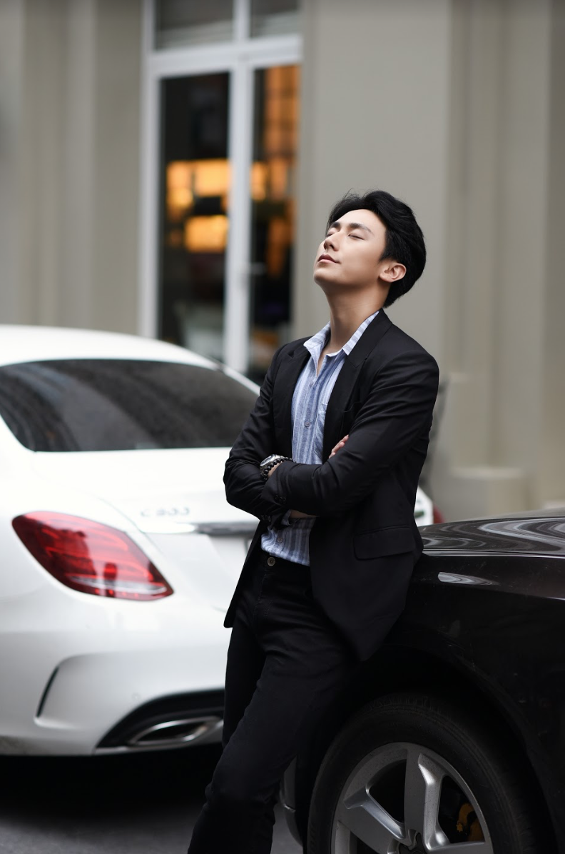 Rocker Nguyễn cực cuốn hút với street style ngày chớm đông - Ảnh 14. Rocker Nguyễn cực cuốn hút với street style ngày chớm đông - Ảnh 14.