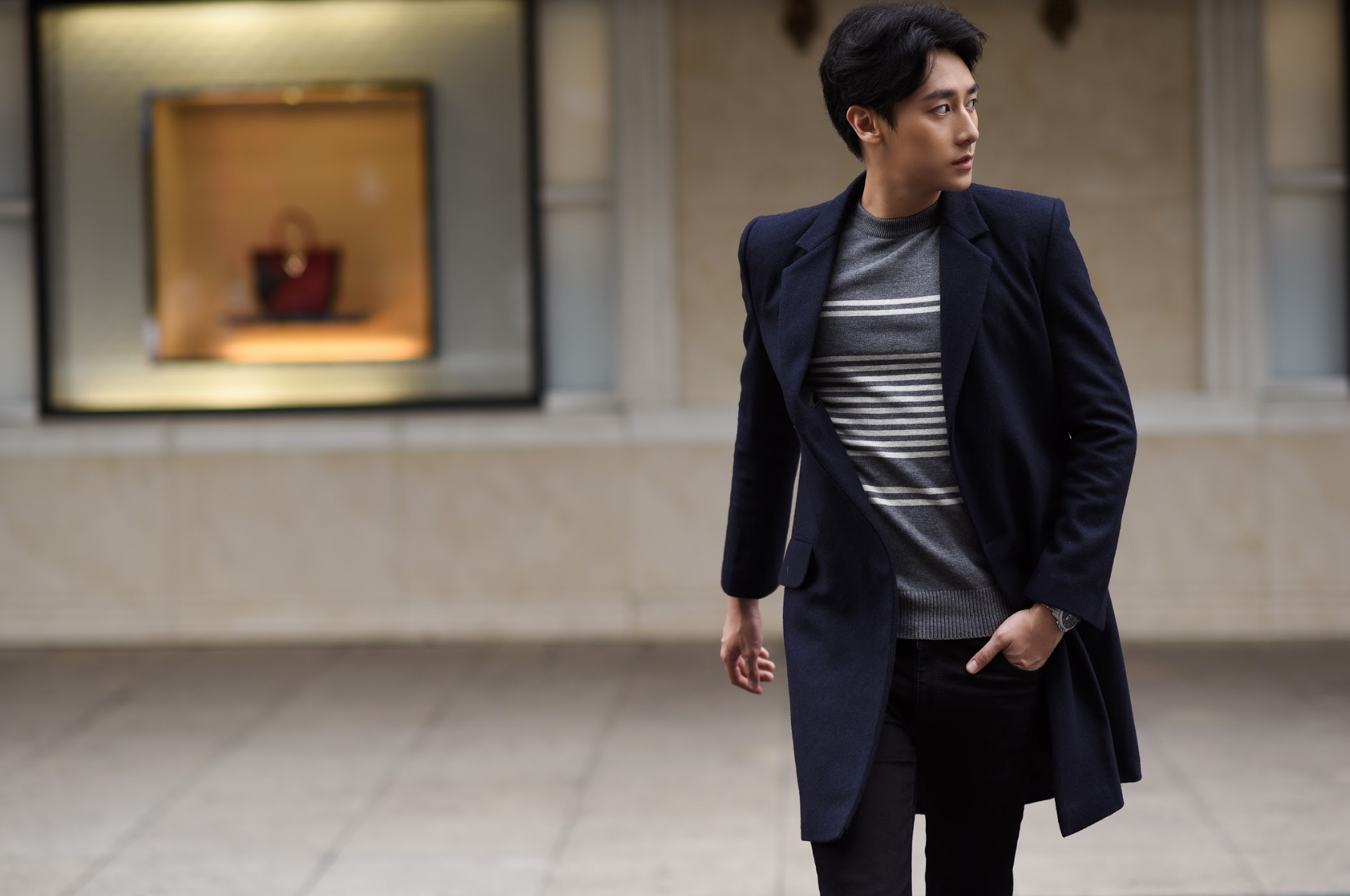 Rocker Nguyễn cực cuốn hút với street style ngày chớm đông - Ảnh 2. Rocker Nguyễn cực cuốn hút với street style ngày chớm đông - Ảnh 2.