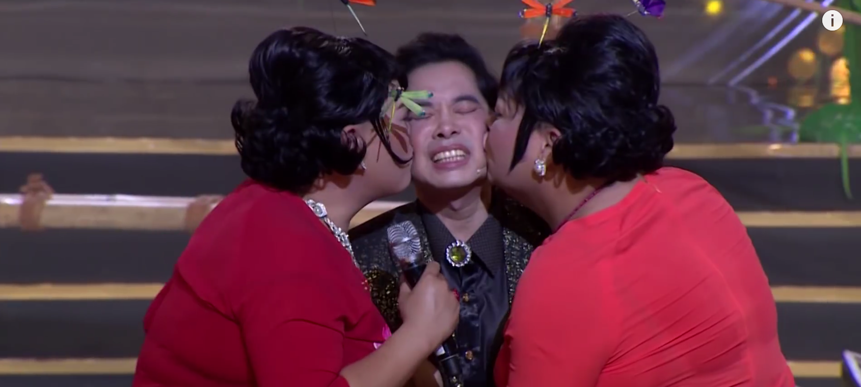 Ngọc Sơn đau khổ khi được 2 thí sinh nam cưỡng hôn - Ảnh 4. Ngọc Sơn đau khổ khi được 2 thí sinh nam cưỡng hôn - Ảnh 4.