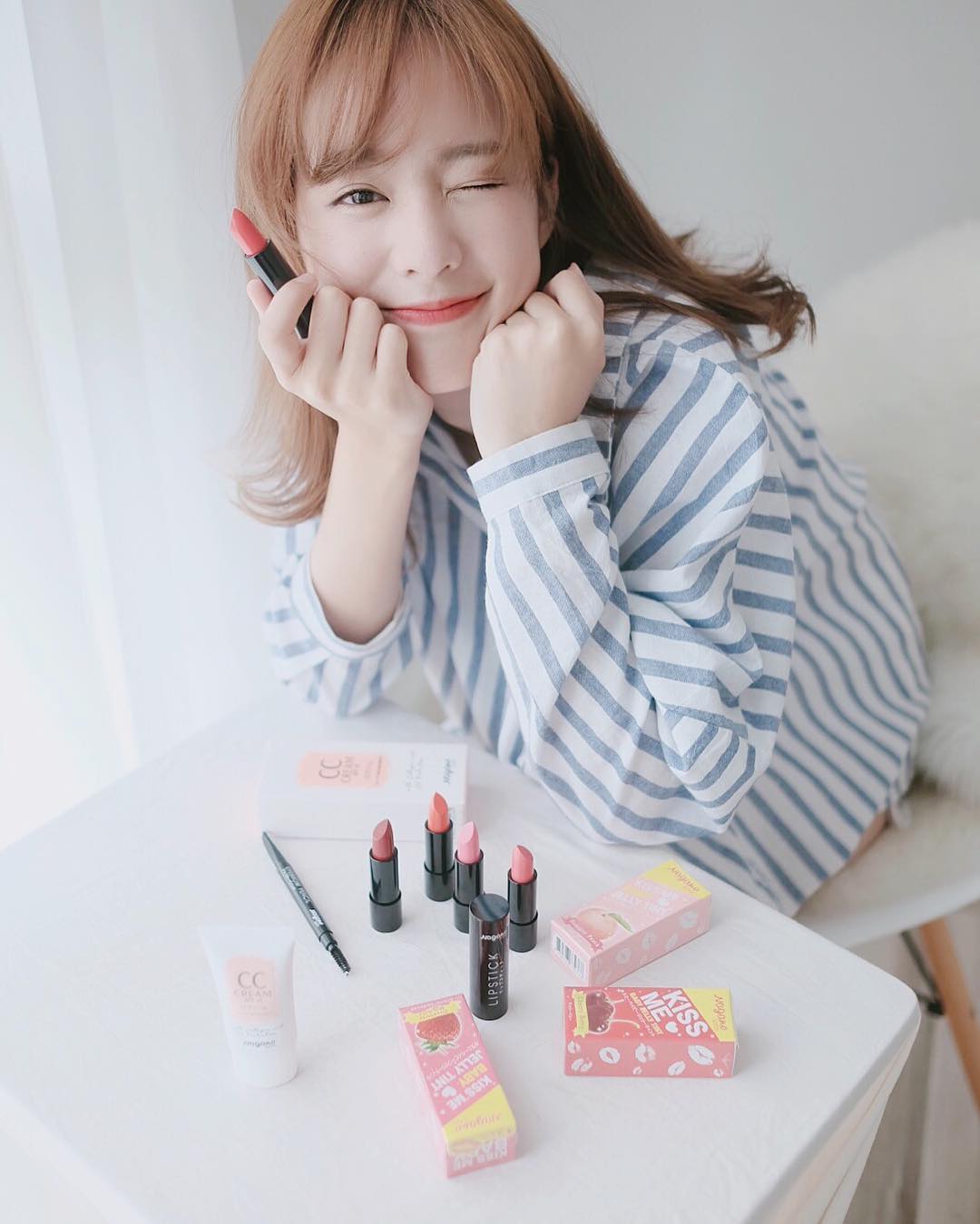 4 công thức làm đẹp bảo bối tạo nên vẻ xinh đẹp rạng ngời của hot girl Thái - Ảnh 2. 4 công thức làm đẹp bảo bối tạo nên vẻ xinh đẹp rạng ngời của hot girl Thái - Ảnh 2.