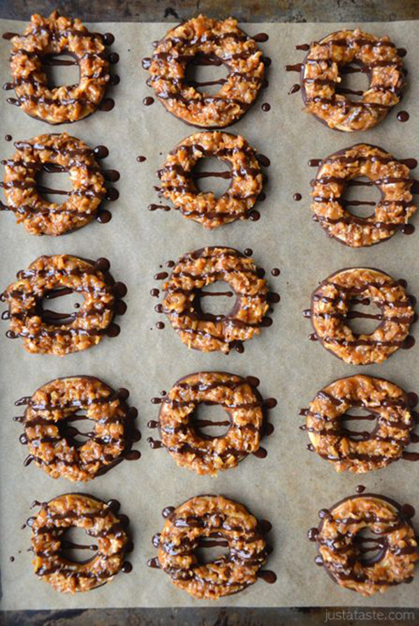 Học các bạn hướng đạo sinh nướng bánh quy samoas - Ảnh 3.