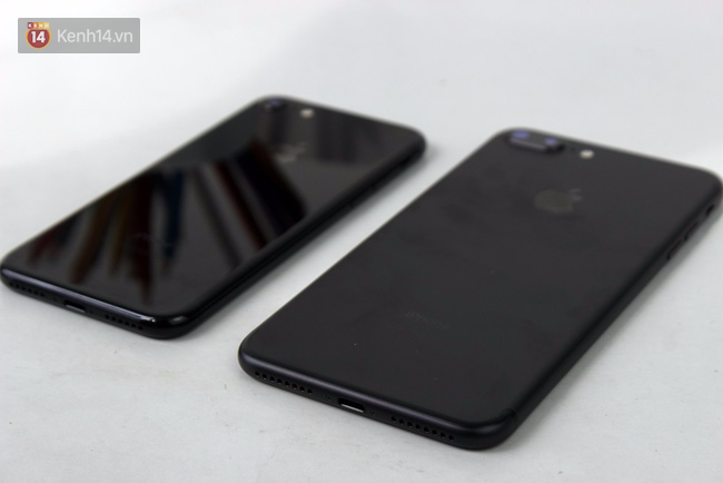 Trời đã sinh iPhone đen nhám, sao lại còn có iPhone đen bóng - Ảnh 1.