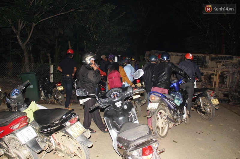 Quảng Nam: Xe tải đứt phanh lao xuống dốc, 5 người thương vong - Ảnh 3. Quảng Nam: Xe tải đứt phanh lao xuống dốc, 5 người thương vong - Ảnh 3.