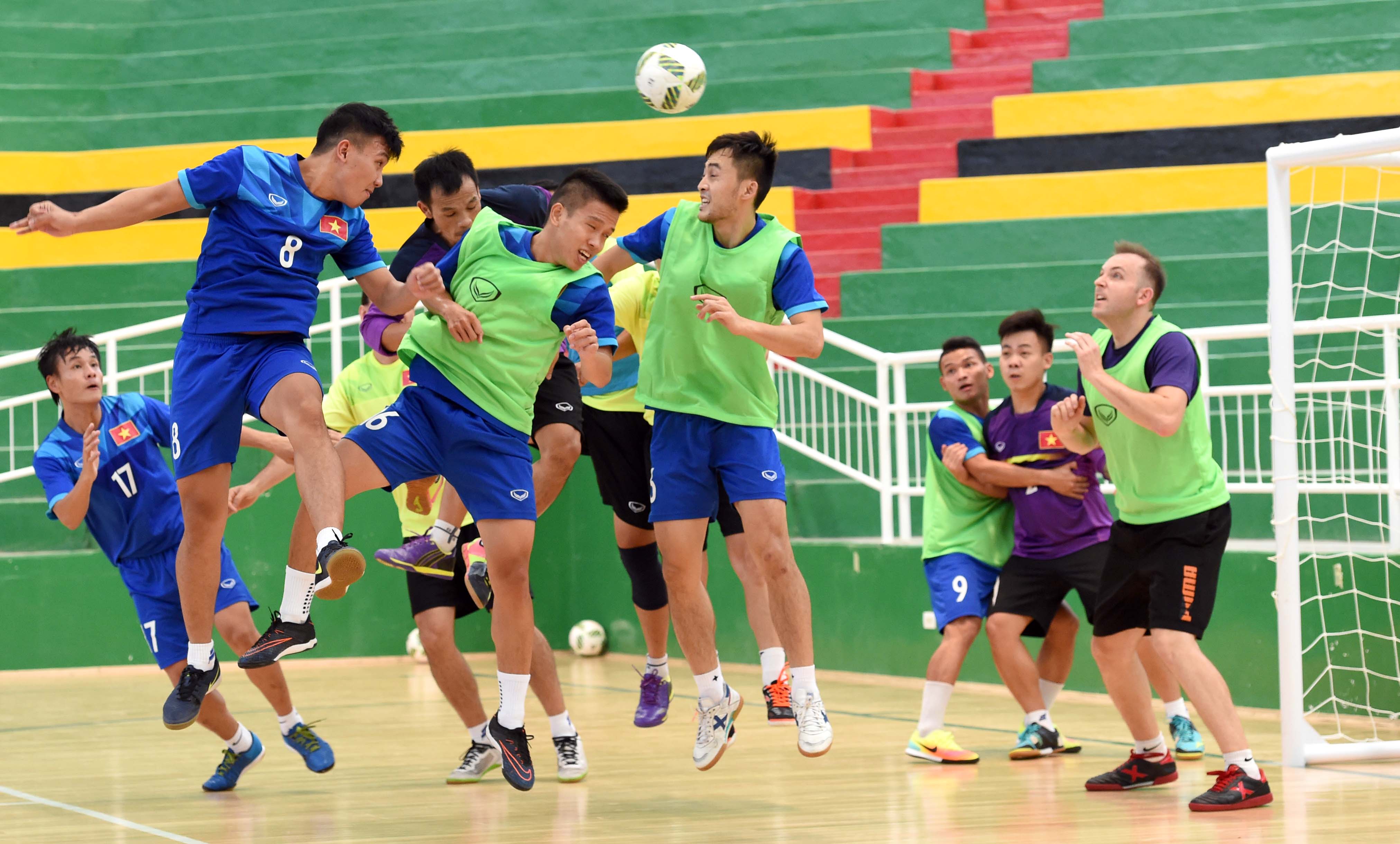 Chờ gặp Nga, tuyển futsal Việt Nam đi shopping ở Colombia - Ảnh 8. Chờ gặp Nga, tuyển futsal Việt Nam đi shopping ở Colombia - Ảnh 8.