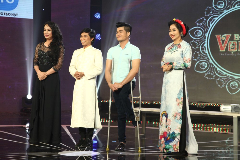 Ngọc Huyền bật khóc trước 2 học trò mưu sinh bằng nghề bán bún riêu, kẹo kéo - Ảnh 15. Ngọc Huyền bật khóc trước 2 học trò mưu sinh bằng nghề bán bún riêu, kẹo kéo - Ảnh 15.