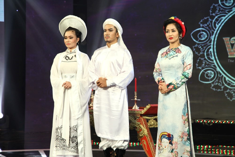 Ngọc Huyền bật khóc trước 2 học trò mưu sinh bằng nghề bán bún riêu, kẹo kéo - Ảnh 11. Ngọc Huyền bật khóc trước 2 học trò mưu sinh bằng nghề bán bún riêu, kẹo kéo - Ảnh 11.