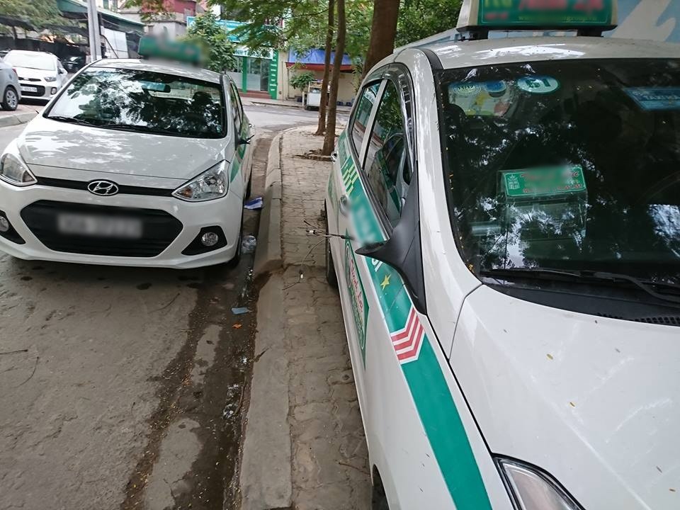 Hà Nội: Hàng chục gương ô tô bị vặt trụi trong đêm ở khu đô thị - Ảnh 1. Hà Nội: Hàng chục gương ô tô bị vặt trụi trong đêm ở khu đô thị - Ảnh 1.