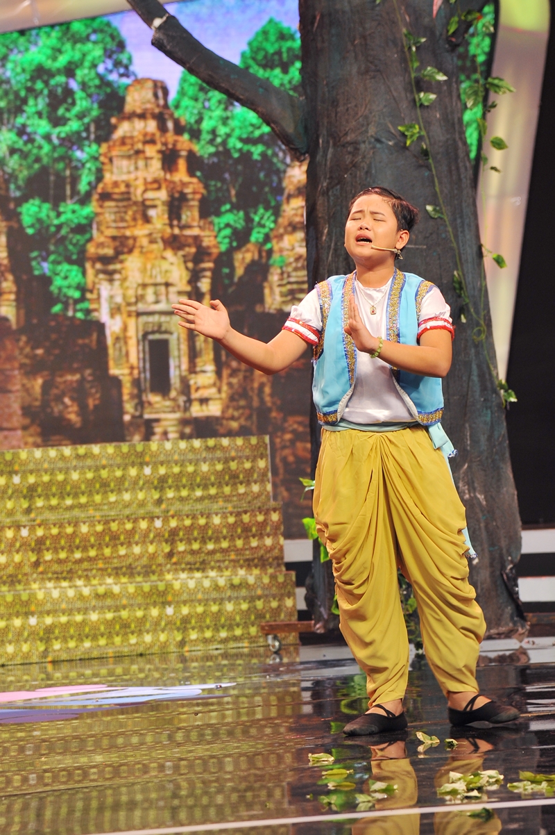 Hoài Linh viêm họng nặng, nằm co ro trong hậu trường - Ảnh 13. Hoài Linh viêm họng nặng, nằm co ro trong hậu trường - Ảnh 13.