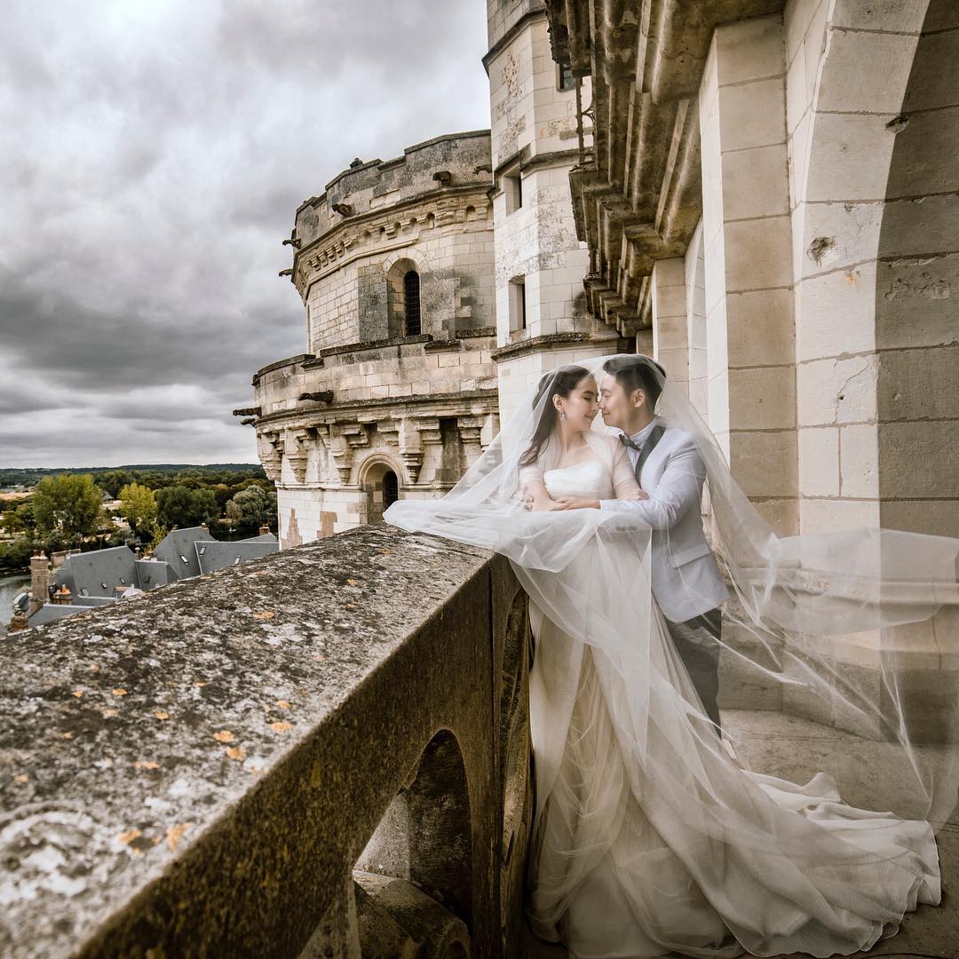 Ngắm trọn bộ 7 chiếc váy cưới, 4 bộ áo dài cùng loạt phụ kiện xa xỉ của cô gái thời tiết Mai Ngọc - Ảnh 13. Ngắm trọn bộ 7 chiếc váy cưới, 4 bộ áo dài cùng loạt phụ kiện xa xỉ của cô gái thời tiết Mai Ngọc - Ảnh 13.