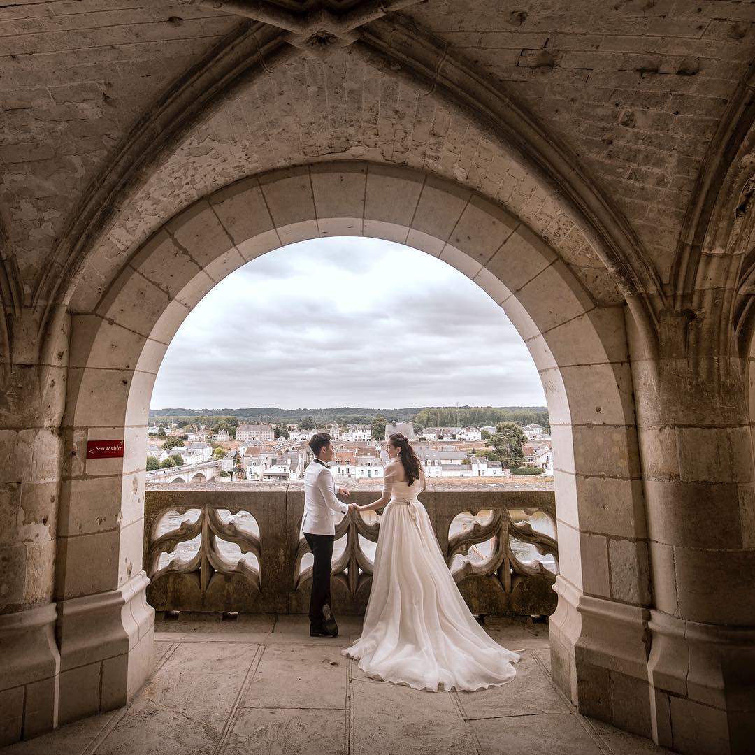 Ngắm trọn bộ 7 chiếc váy cưới, 4 bộ áo dài cùng loạt phụ kiện xa xỉ của cô gái thời tiết Mai Ngọc - Ảnh 14. Ngắm trọn bộ 7 chiếc váy cưới, 4 bộ áo dài cùng loạt phụ kiện xa xỉ của cô gái thời tiết Mai Ngọc - Ảnh 14.