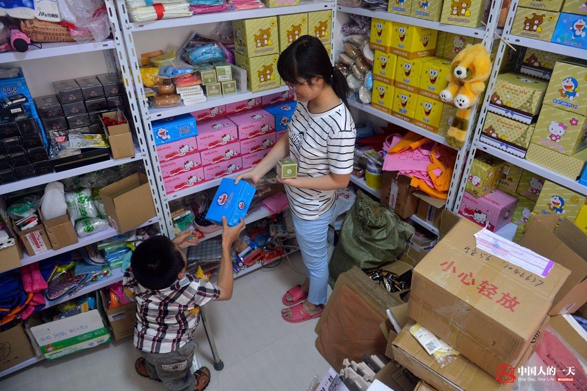 Ngôn tình đời thực của cặp đôi vợ cao, chồng thấp 80cm - Ảnh 5. Ngôn tình đời thực của cặp đôi vợ cao, chồng thấp 80cm - Ảnh 5.