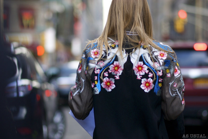 Với khuynh hướng họa máu thêu đặt, bạn sẽ chộ quanh năm là mùa xuân! - Ảnh 26. Với khuynh hướng họa máu thêu đặt, bạn sẽ chộ quanh năm là mùa xuân! - Ảnh 26.